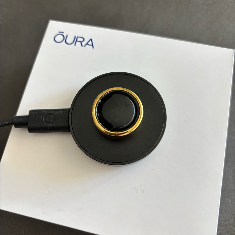 Oura Charger in Black with Gold Trim